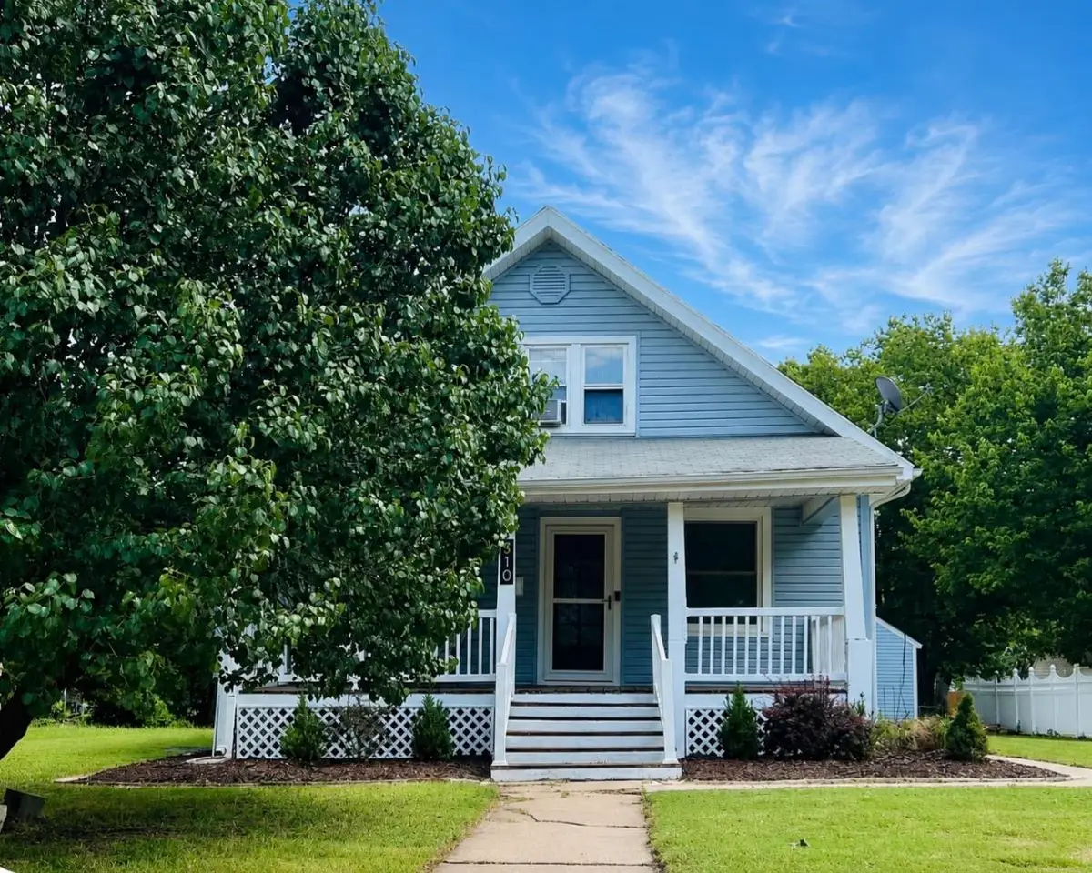 310 N Lincoln St, Marion, KS 66861 - #1