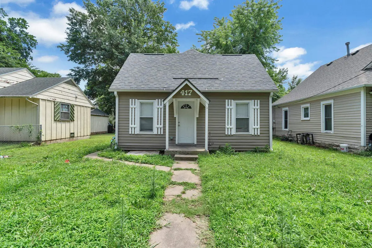 417 W 11th Ave, Winfield, KS 67156-3513 - #1