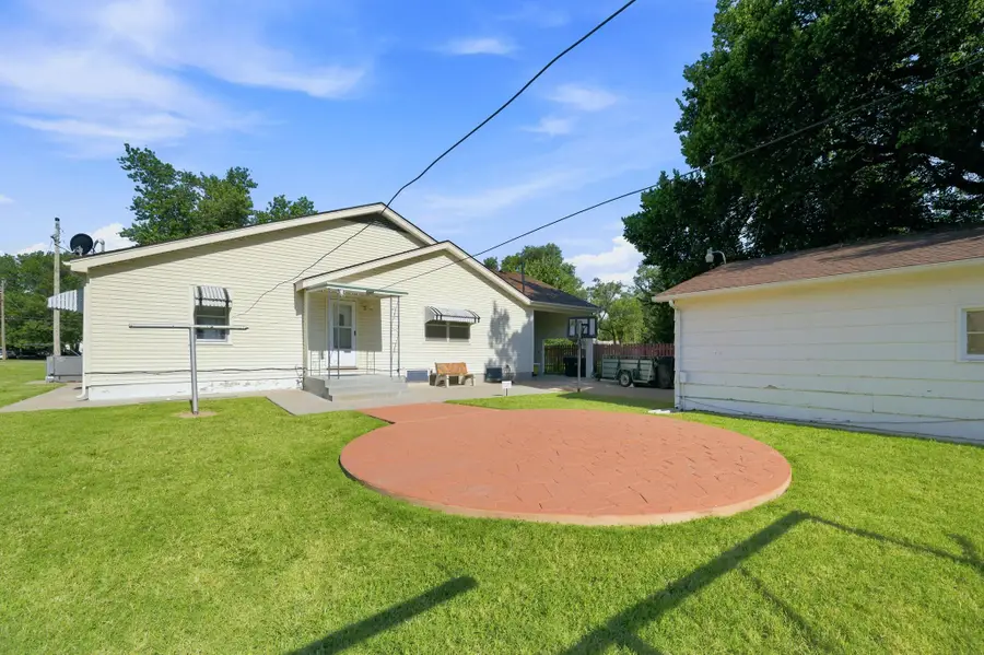 1132 N Sheridan Ave, Wichita, KS 67203 - #2