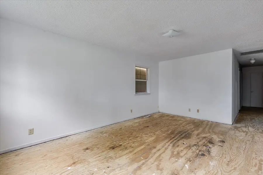 7031 W Frazier Ln, Wichita, KS 67212 - #2