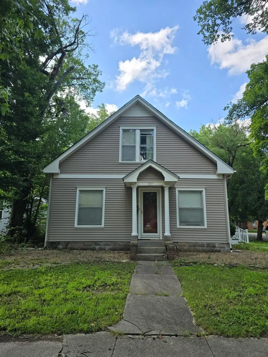 1201 E 11th, Winfield, KS 67156 - #2
