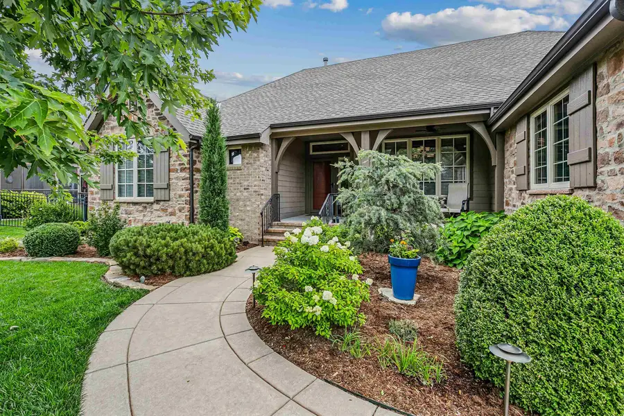 2240 N Williamsgate Ct, Wichita, KS 67228 - #2