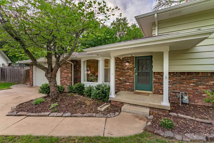 621 N Willow Dr, Derby, KS 67037-1949 - #2