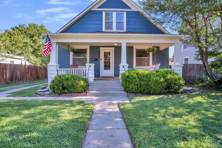 620 E 4th St, Newton, KS 67114 - #3