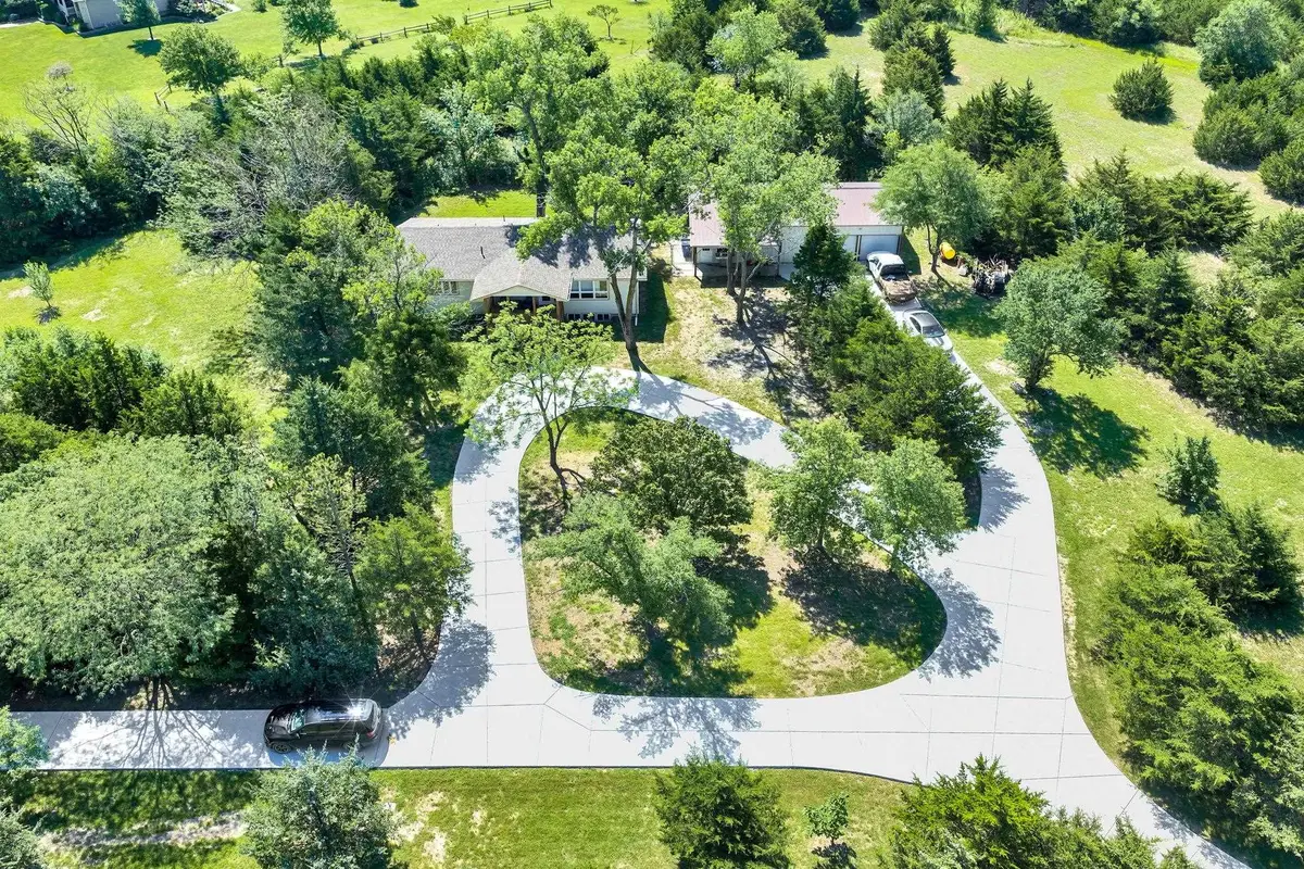 4936 NW County Line Rd, Benton, KS 67017 - #1