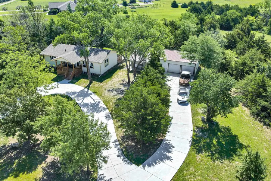 4936 NW County Line Rd, Benton, KS 67017 - #2