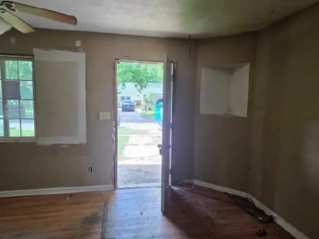 1108 E Tulsa St, Wichita, KS 67216 - #3