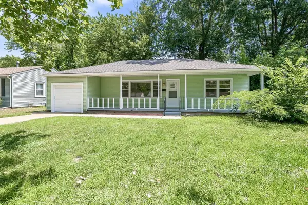 1720 S Roanoke Drive, Wichita, KS 67218