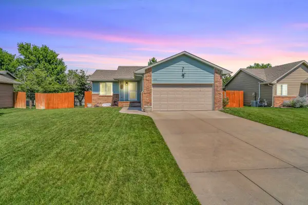 610 S Blue Stem Cir, Haysville, KS 67060