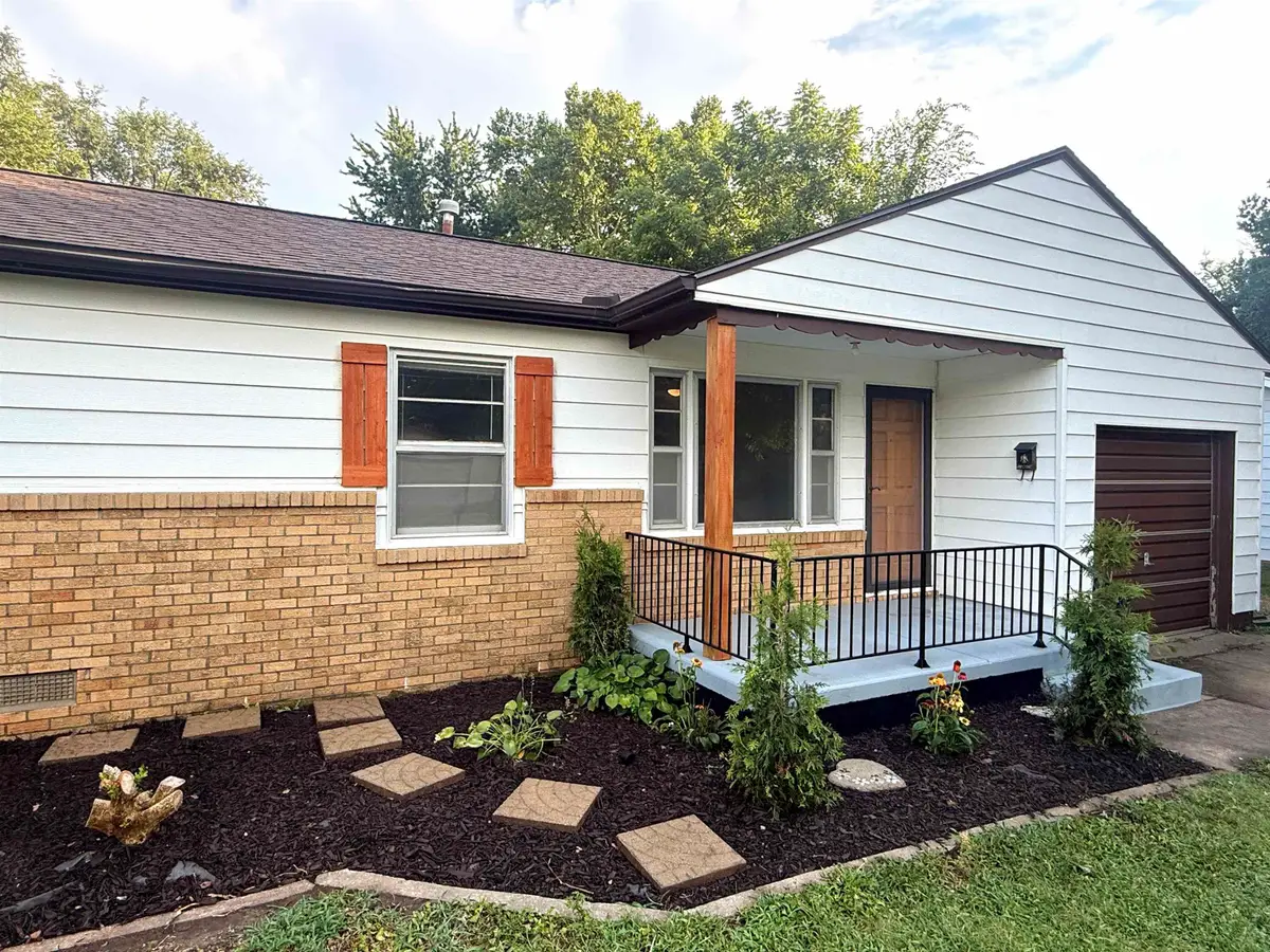515 W 4th St, Haysville, KS 67060 - #1