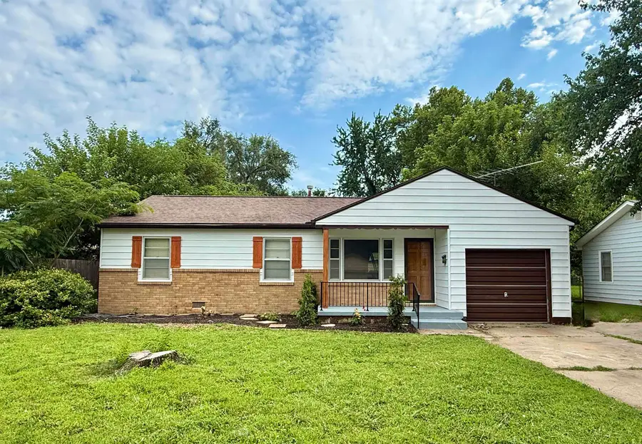 515 W 4th St, Haysville, KS 67060 - #3