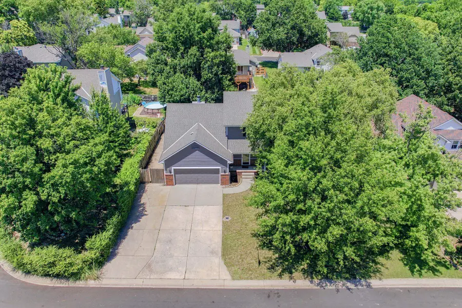 224 E Forest Park Ct, Derby, KS 67037 - #2