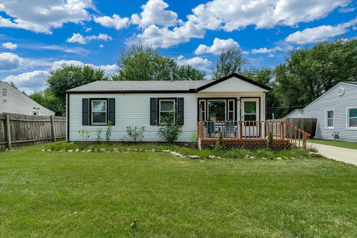 215 S German Ave, Haysville, KS 67060 - #1