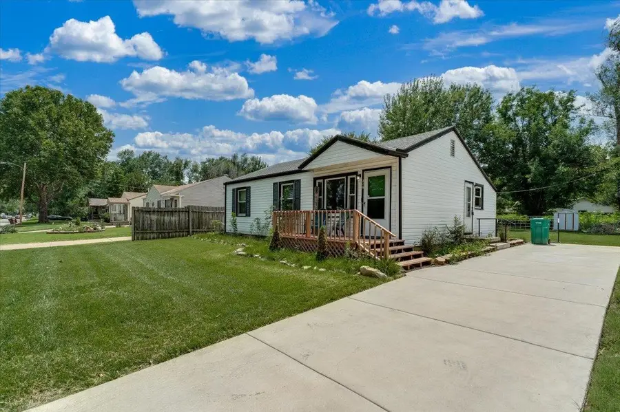 215 S German Ave, Haysville, KS 67060 - #2