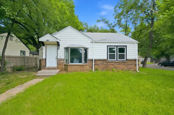 1202 N Terrace Dr, Wichita, KS 67208-2838