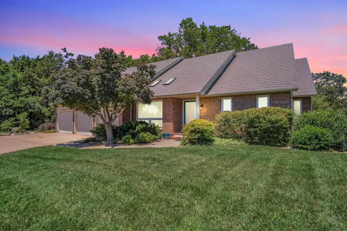 701 Wedgewood Dr, Newton, KS 67114 - #1