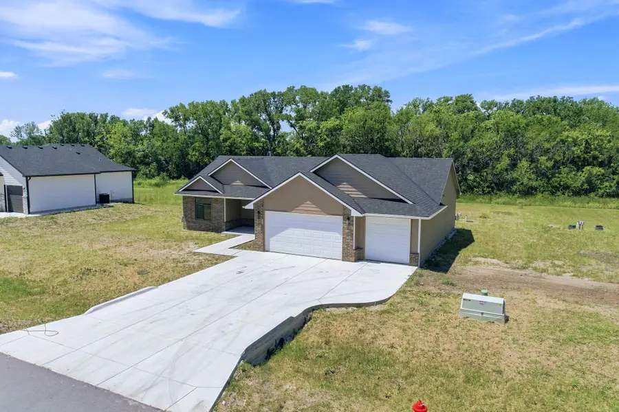635 S Arbor Valley Way, Valley Center, KS 67147 - #2