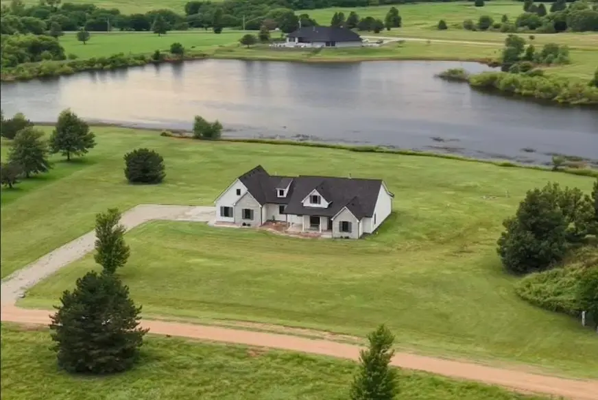 217 N Heritage Rd, Wellington, KS 67152 - #1