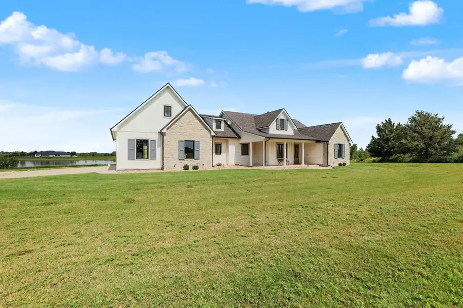 217 N Heritage Rd, Wellington, KS 67152 - #3