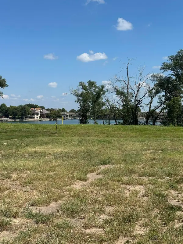 3018 Driftwood, Wichita, KS 67204