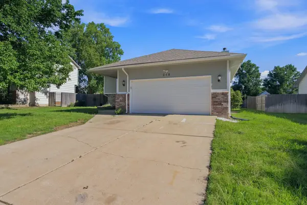 218 E Oak Meadows Rd, Derby, KS 67037