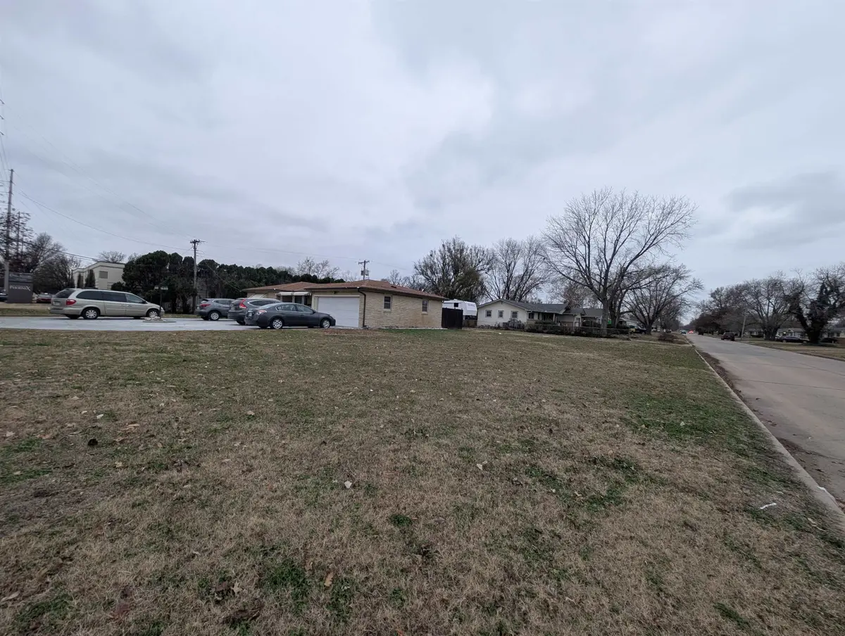 2747 S Seneca St, Wichita, KS 67217 - #1