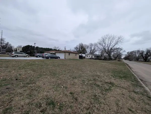 2747 S Seneca St, Wichita, KS 67217