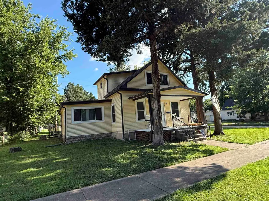 901 E 11th Ave, Winfield, KS 67156 - #2