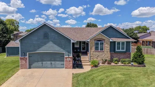 611 Cleek Ct, Winfield, KS 67156