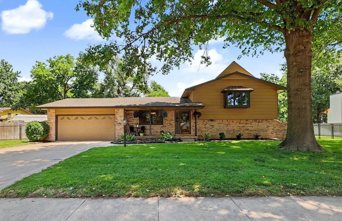 706 N Brook Forest Rd, Derby, KS 67037 - #1