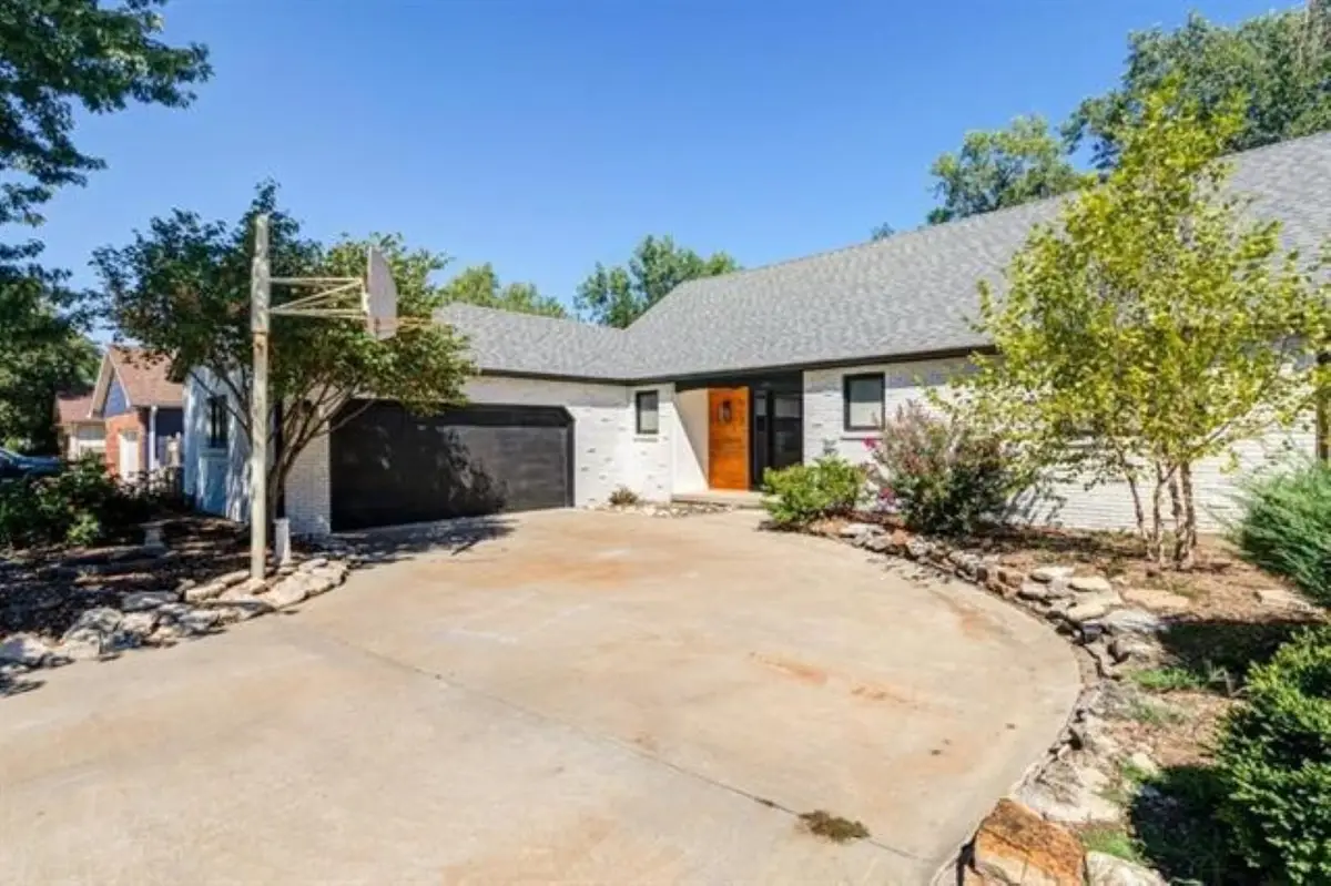 117 S Eastborough Rd., Salina, KS 67401 - #1