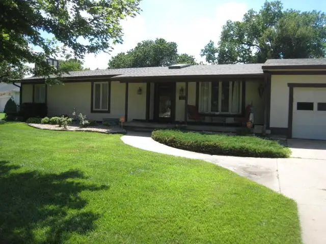 413 N Park Dr, Haysville, KS 67060 - #1