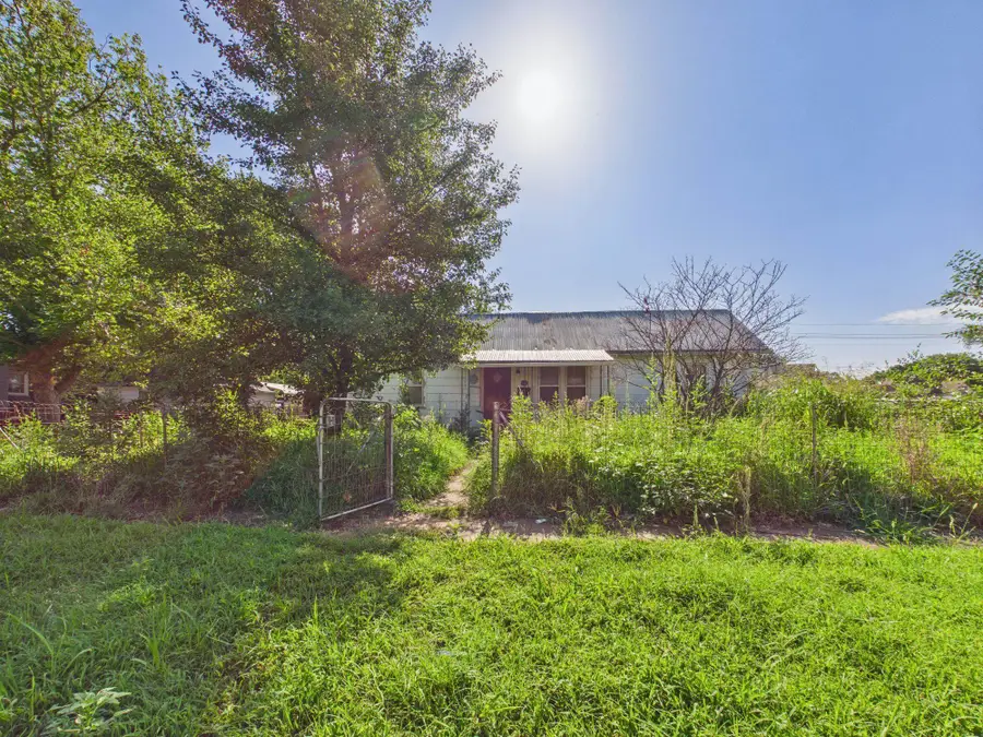 425 S Kansas Ave, Anthony, KS 67003 - #2