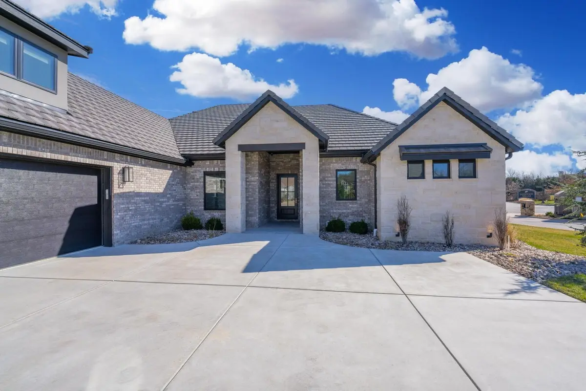 2012 N Veranda Cir, Wichita, KS 67206 - #1
