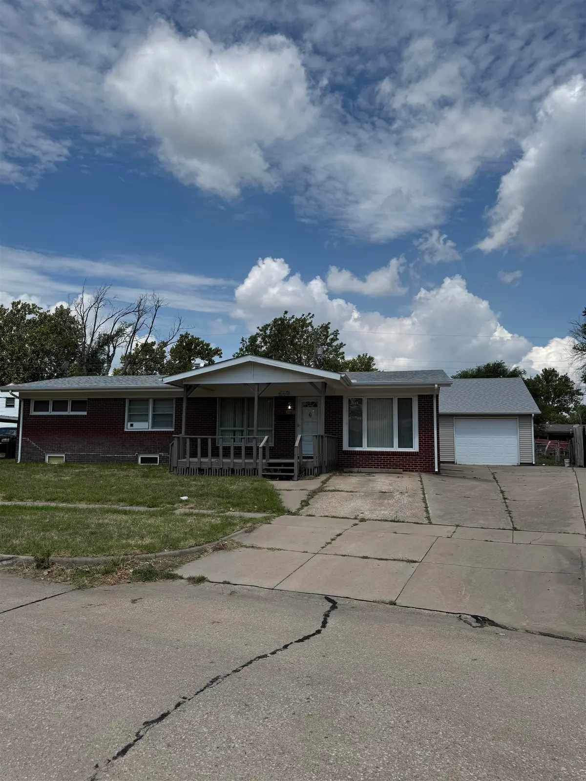 3401 S Laura Ave, Wichita, KS 67216 - #1