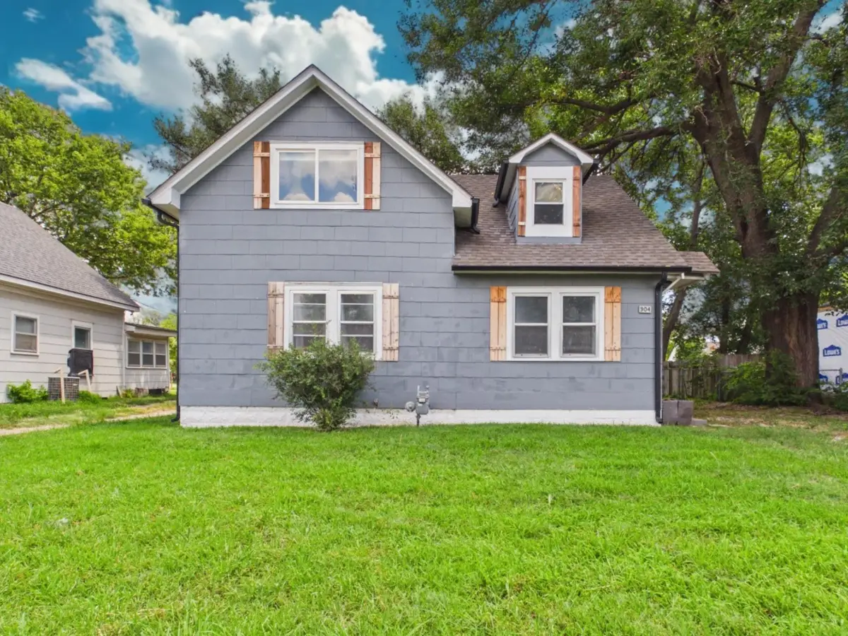 904 S Glenn Ave, Wichita, KS 67213 - #1