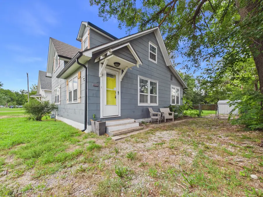 904 S Glenn Ave, Wichita, KS 67213 - #2