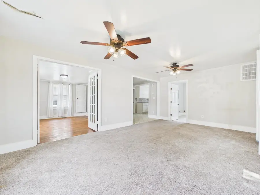 904 S Glenn Ave, Wichita, KS 67213 - #3