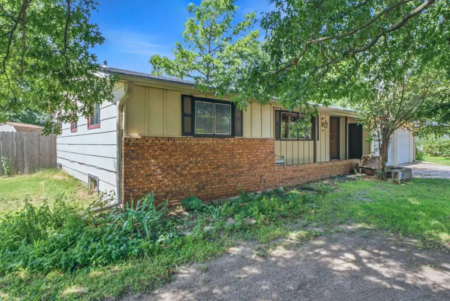 15 Sunset Drive, Hesston, KS 67062 - #3