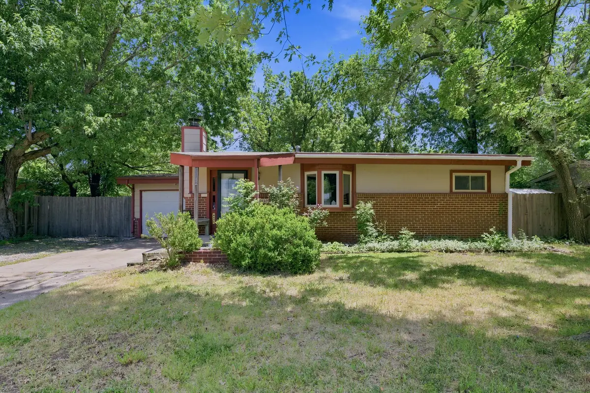 1430 N Prairie Ln, Derby, KS 67037 - #1