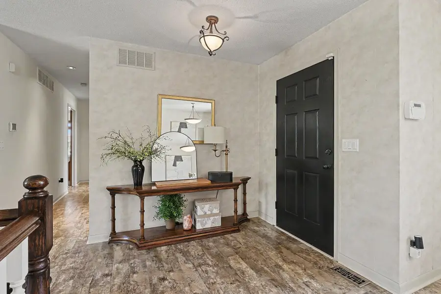 525 Stone Creek Dr, Newton, KS 67114 - #2