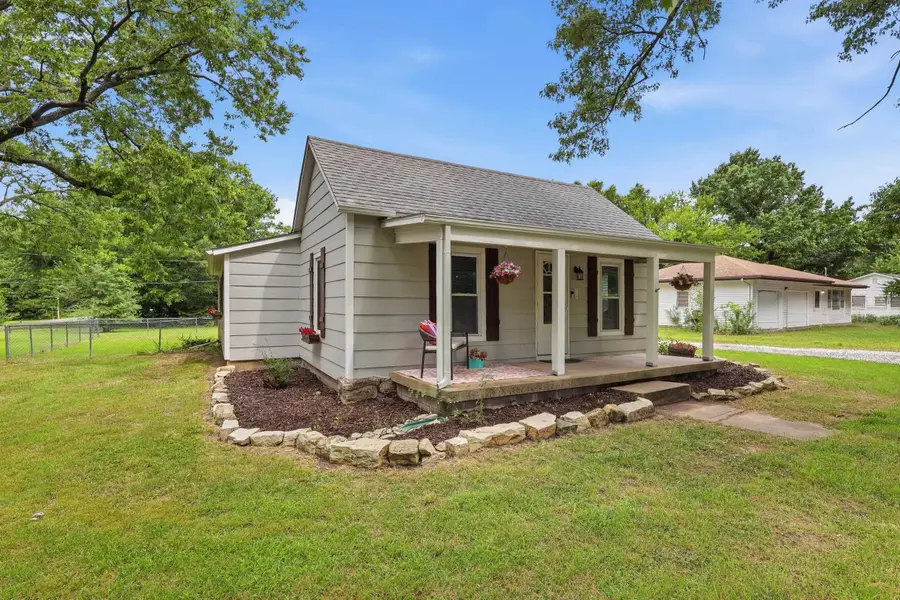 228 N Willow St, Douglass, KS 67039 - #3
