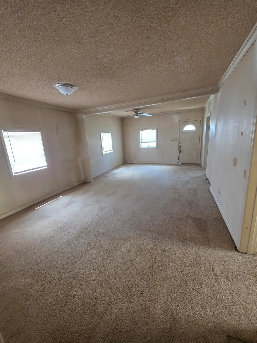 949 S 3rd St, Salina, KS 67401 - #3