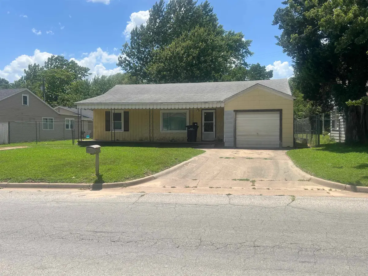 1611 N 8, Arkansas City, KS 67005 - #1