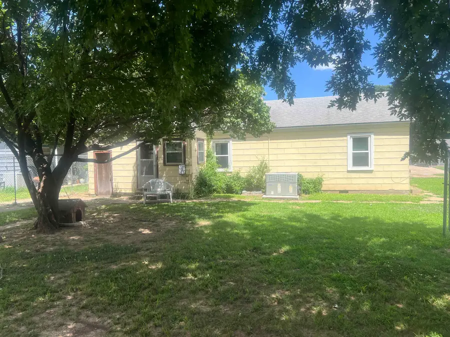 1611 N 8, Arkansas City, KS 67005 - #2