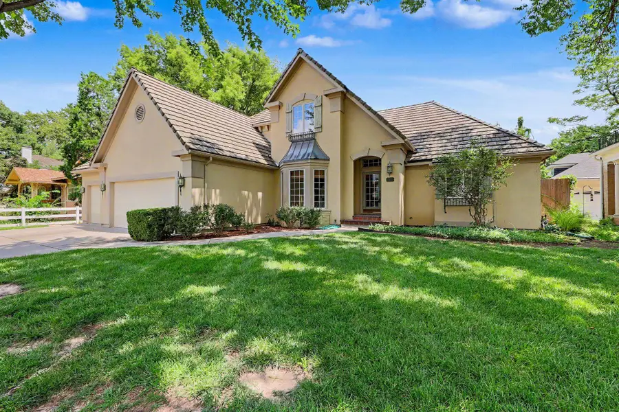 208 N Belmont Ave, Wichita, KS 67208 - #2
