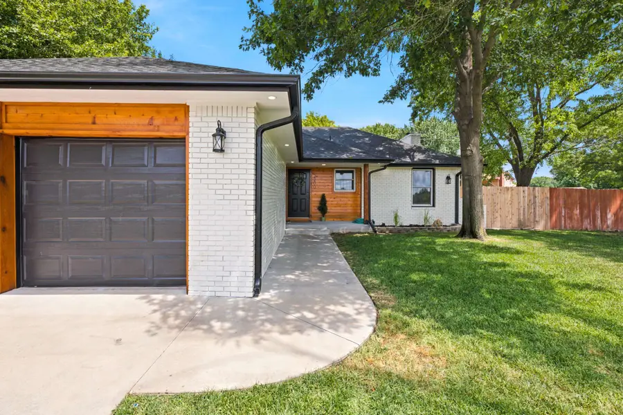 2200 W 51st St, Wichita, KS 67204 - #3