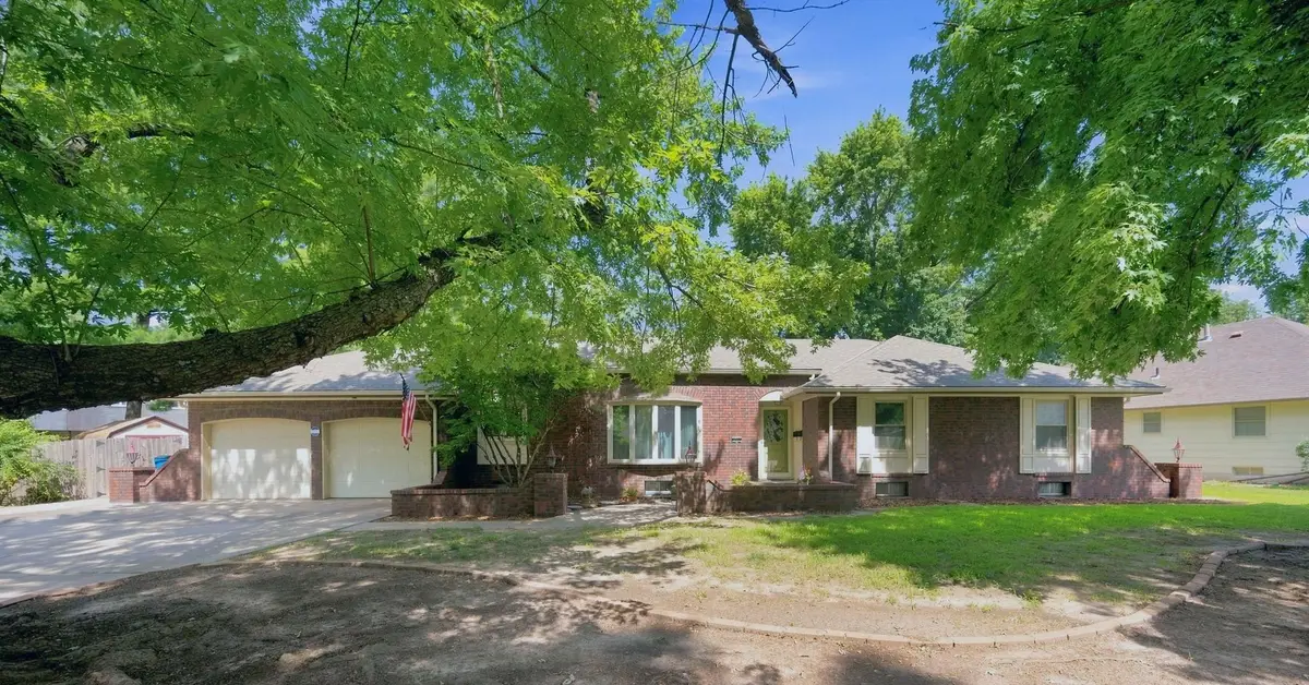 1135 N Patrick Henry St, Derby, KS 67037 - #1