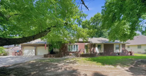 1135 N Patrick Henry St, Derby, KS 67037