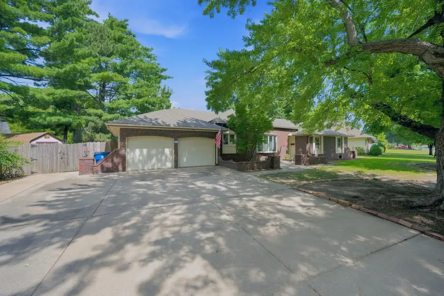1135 N Patrick Henry St, Derby, KS 67037 - #2